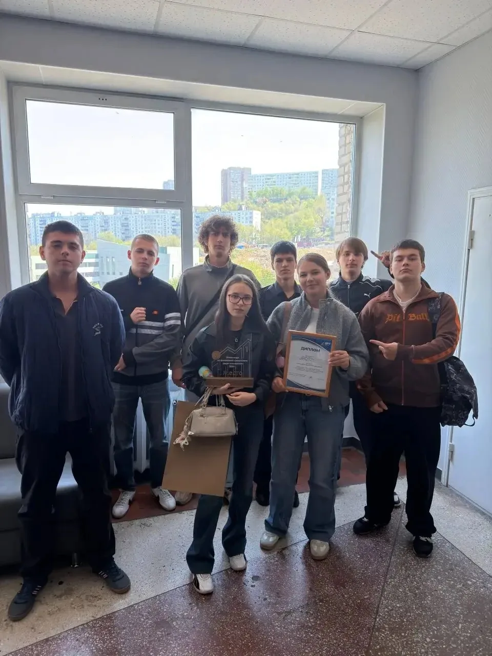 🏆 Итоги олимпиады по финансовой грамотности: 10 А — лучшие! 🏆  12 мая в ВВГУ собрались самые смелые 