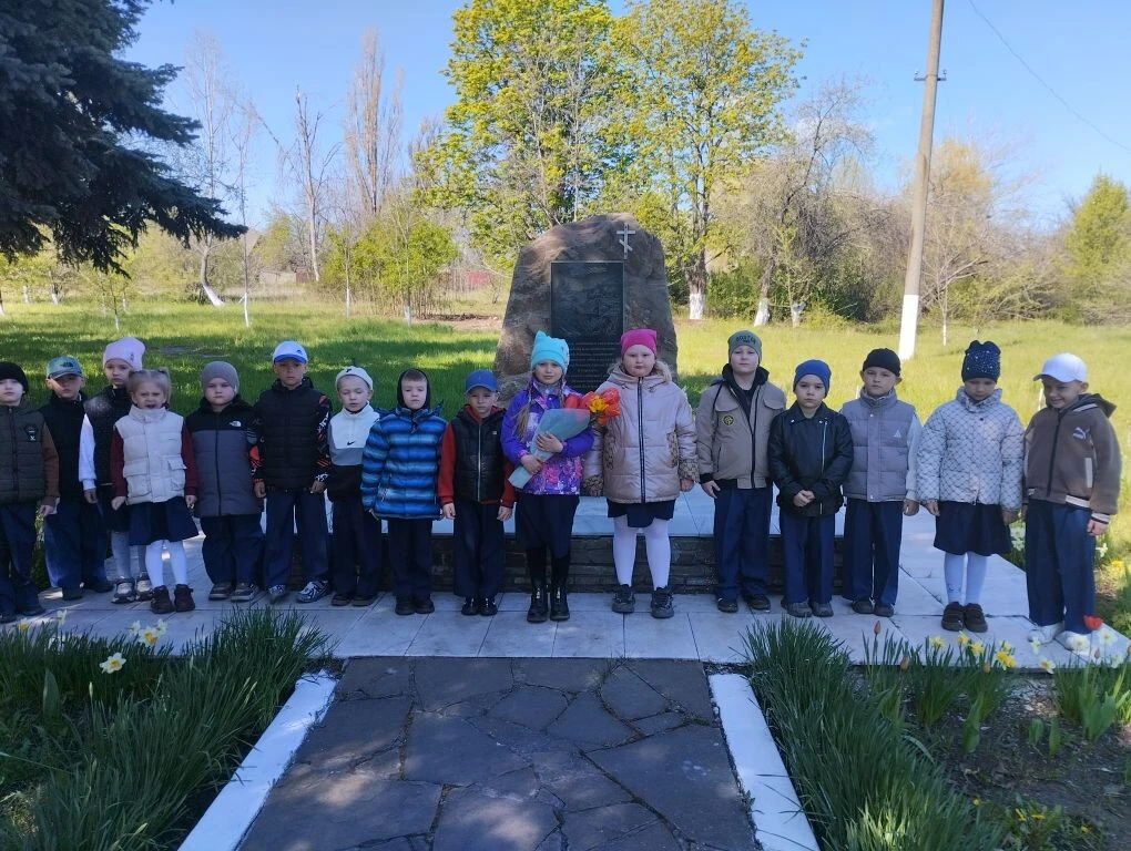 12 Мая мы праздновали День Луганской Народной Республики. Это праздник любви и уважения...