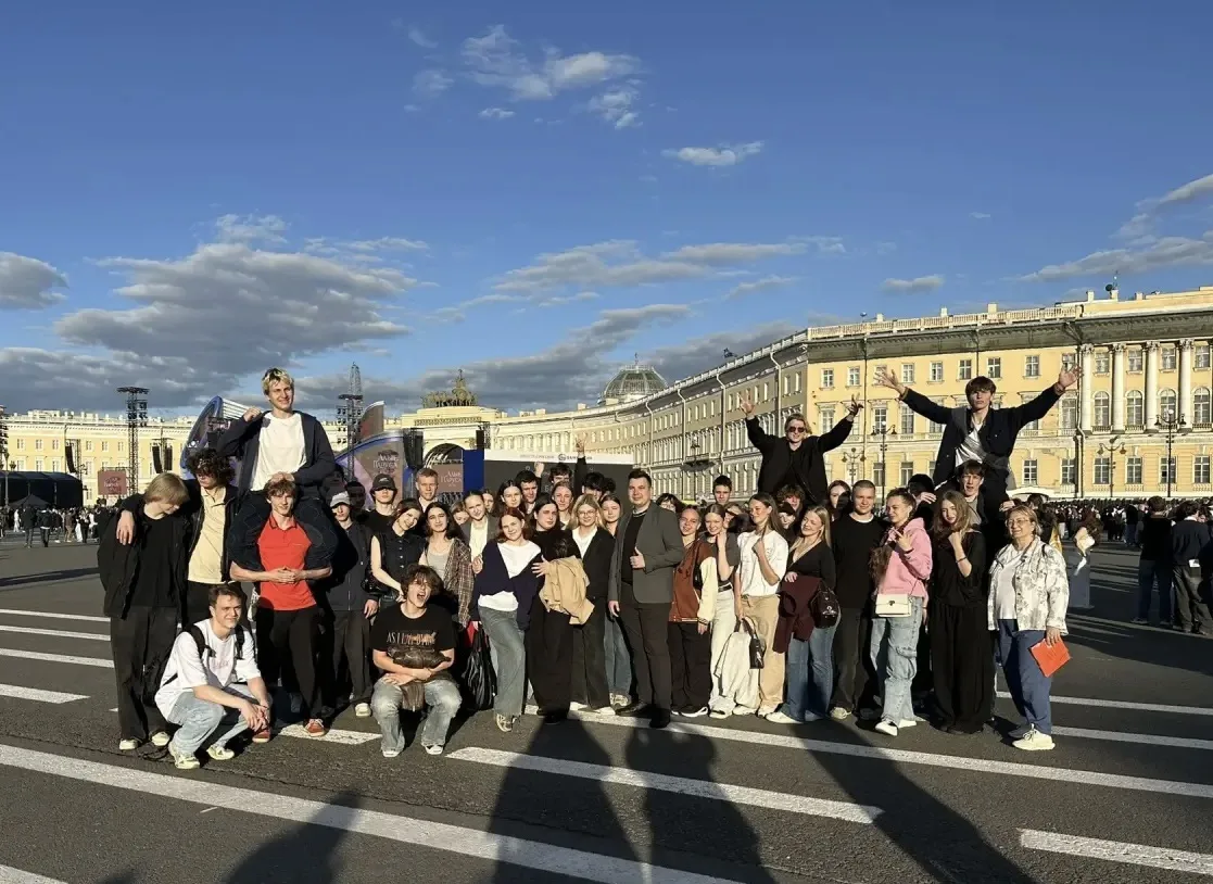 Наши 11-е классы на «Алых парусах»! 🌟
Будут встречать рассвет в статусе ВЫПУСКНИКОВ 🎓
С праздником