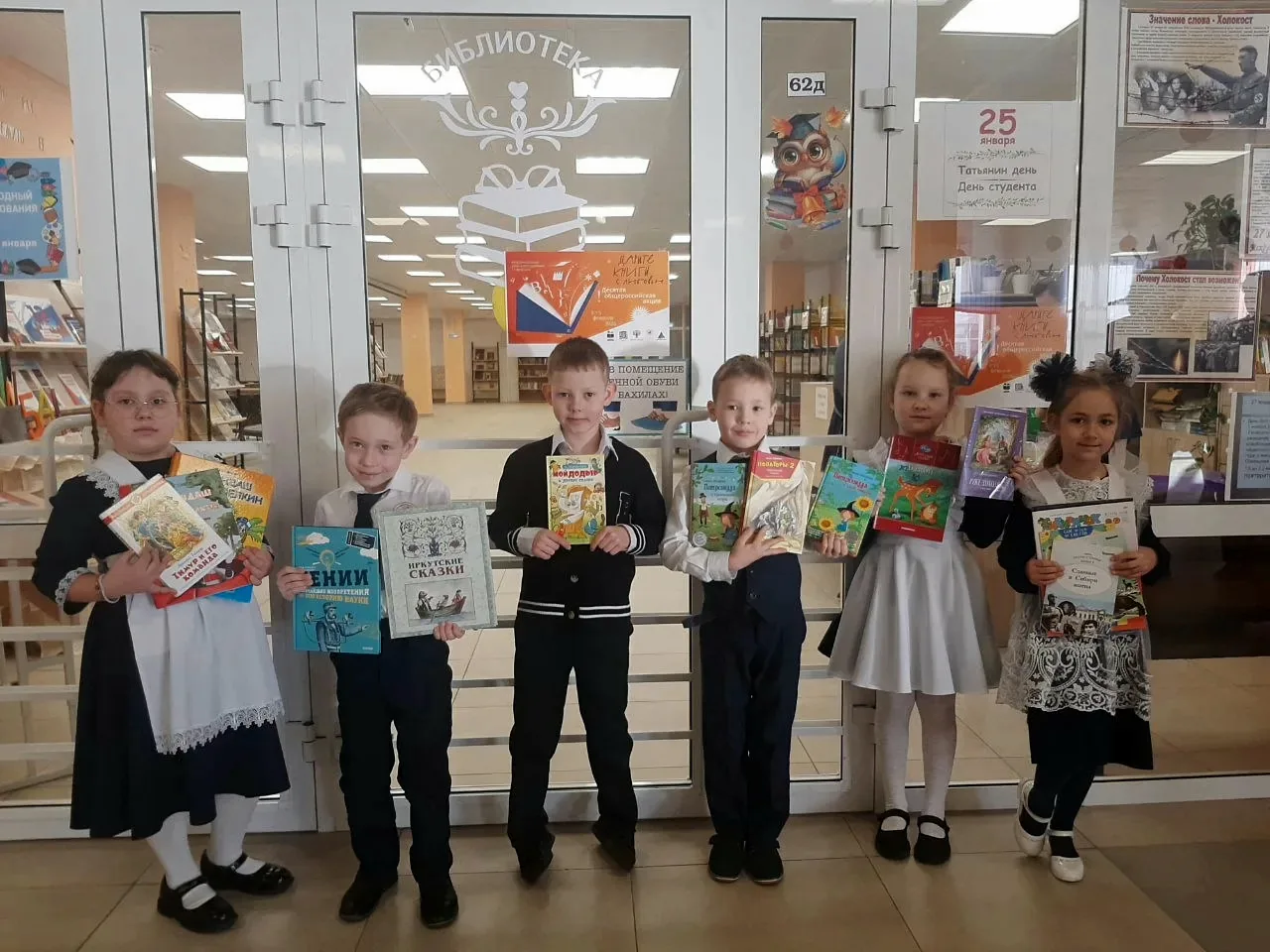 В преддверии замечательного праздника Дня книгодарения, в школе была проведена акция "Дарите книги с