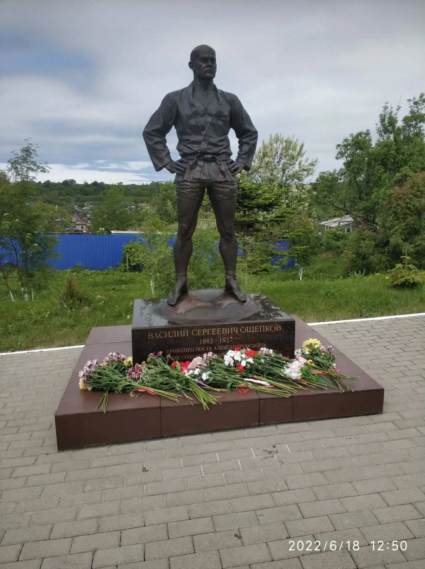4 года памятнику В. С. Ощепкова — и он по‑прежнему в центре внимания!

Василий Сергеевич Ощепков — н