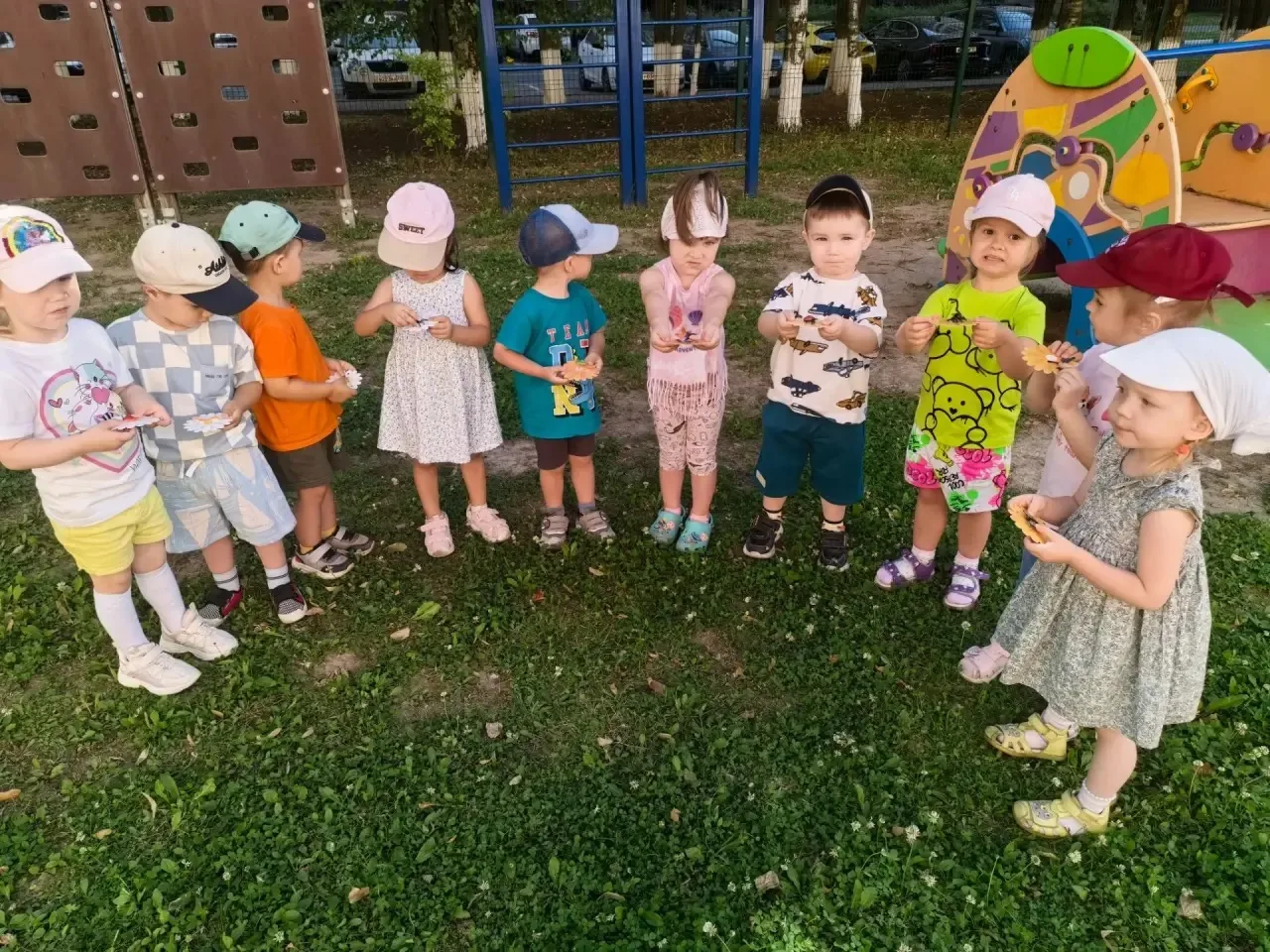 ДО «Аистёнок» 🤩

Сегодня в ясельной группе прошло увлекательное занятие на тему «Насекомые». 🐞

Це