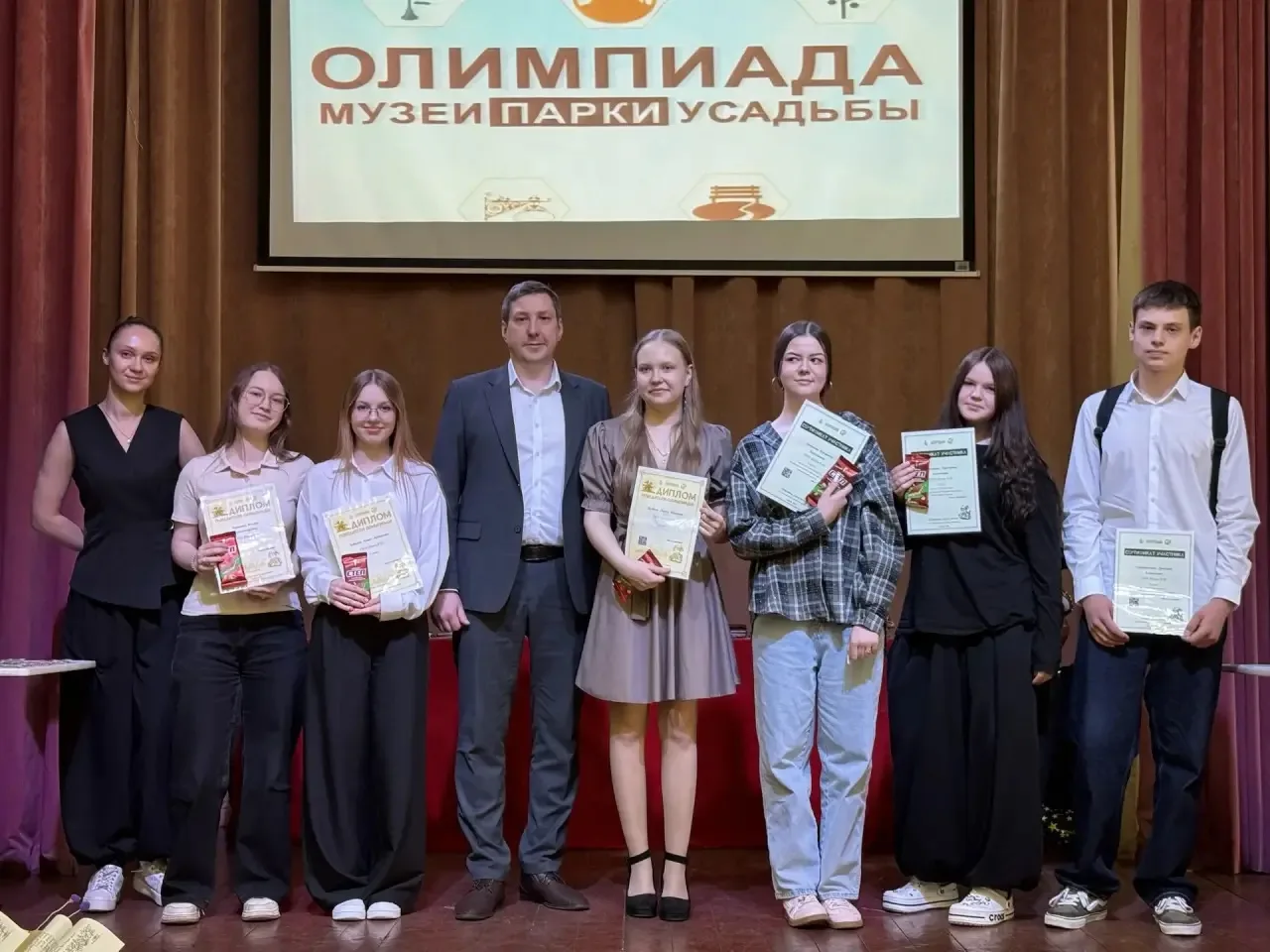 🎓 Торжественное подведение итогов года!   ❤️ Совсем недавно в стенах нашей школы царила атмосфера го