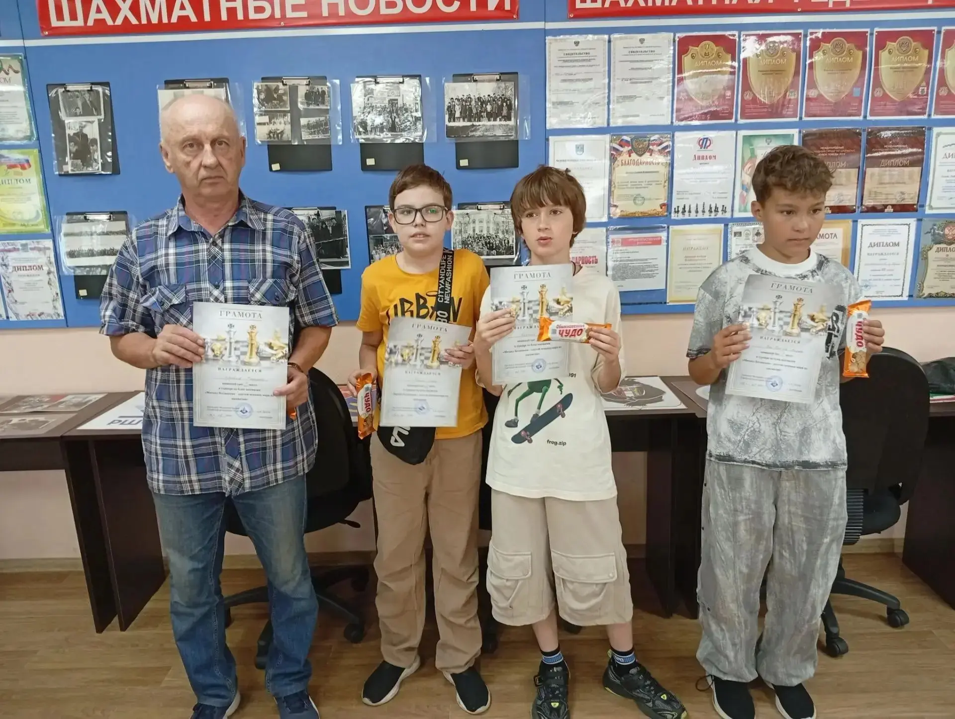 ♟️ В Биробиджане прошел шахматный турнир, посвященный 115-летию Михаила Ботвинника и юб...