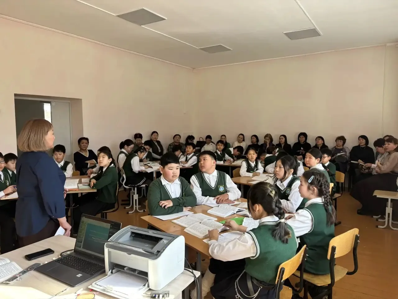 📚 Семинар учителей русского языка и литературы  Сегодня в нашей школе, помимо семинара учителей исто