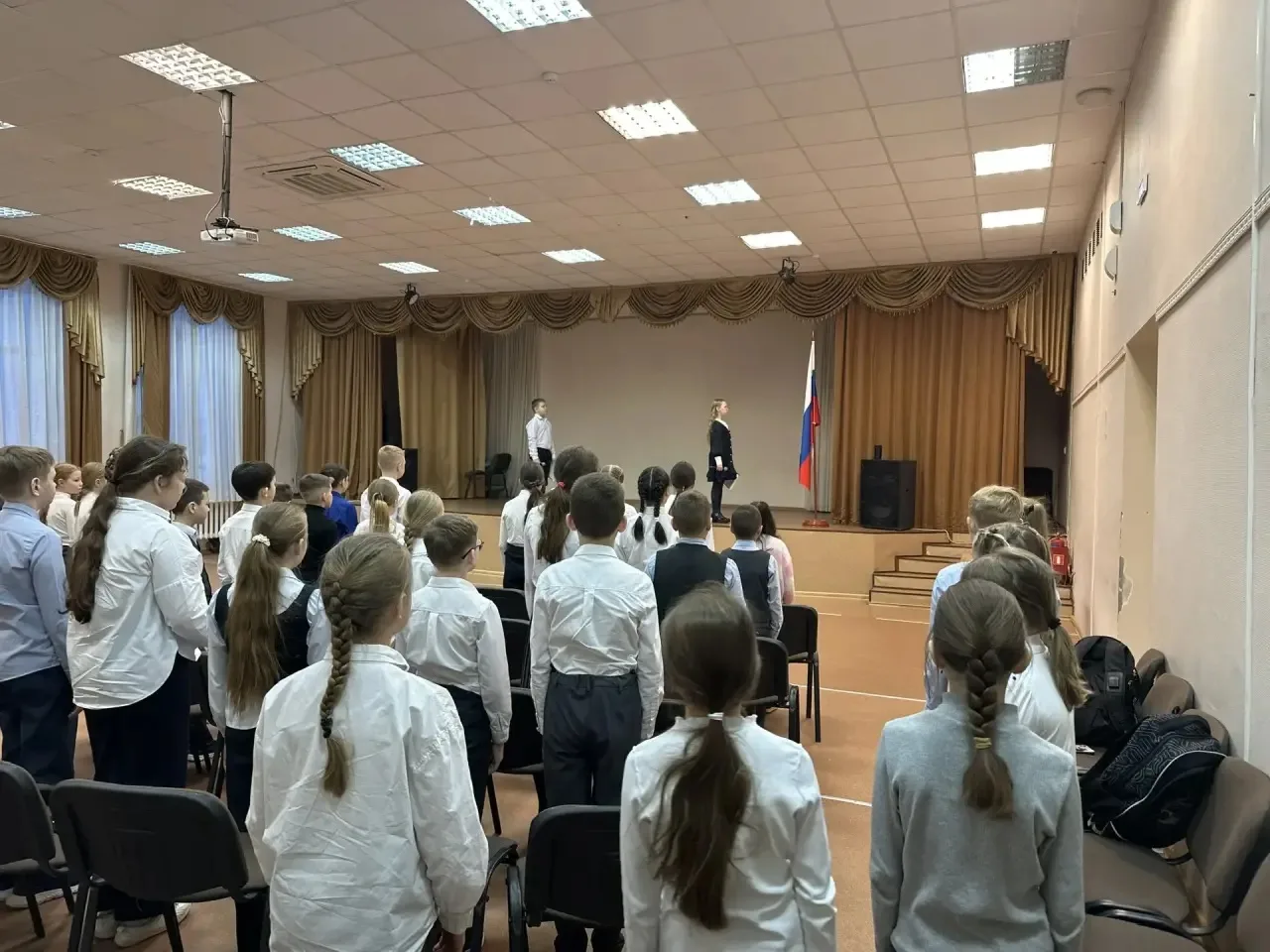 🇷🇺 У СТЕН ПАМЯТИ: ПОКОЛЕНИЯ ГОВОРЯТ С НАМИ  15 февраля - День памяти о россиянах, исполнявших служеб