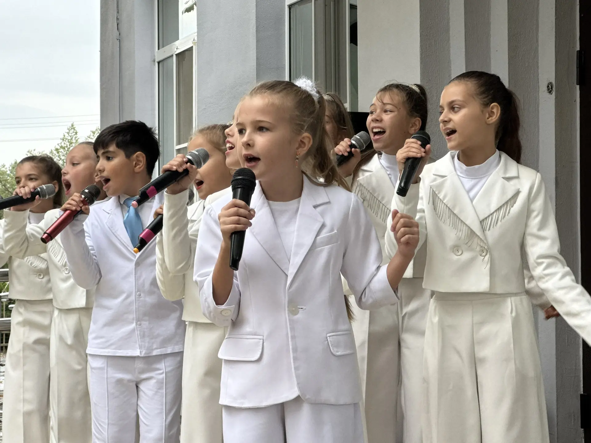 Новая теплая встреча ждала международных наблюдателей в Центре внешкольной работы