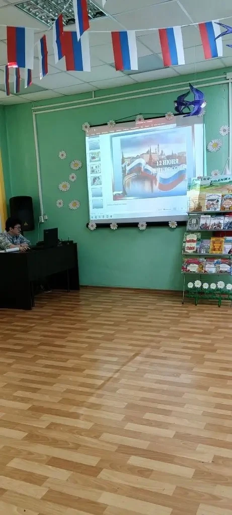 🎉 Наши юные следопыты из школьного лагеря в библиотеке им. А. Гайдара! 📚

Сегодня у ребят была по-