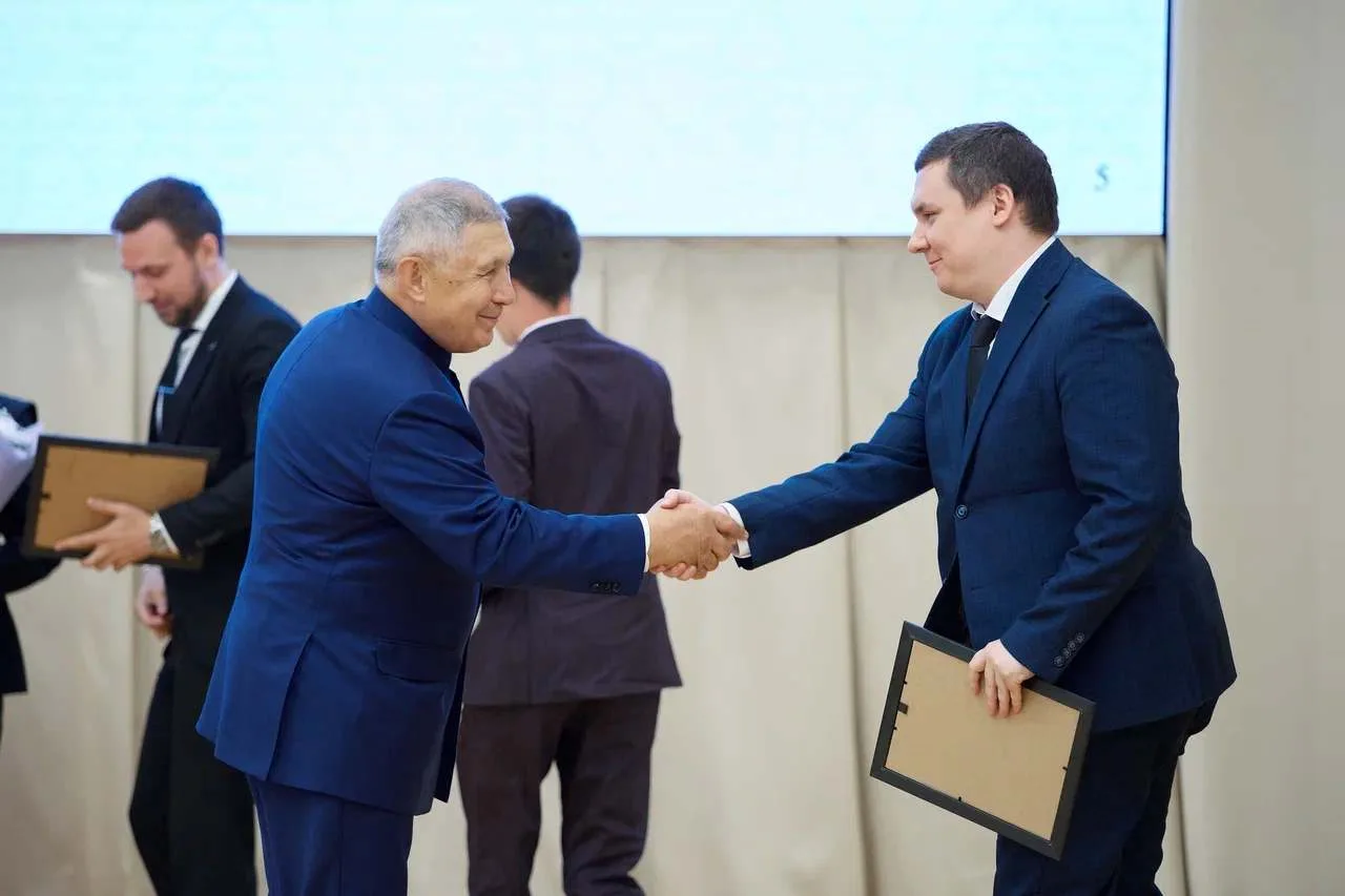 Поздравляем доцента кафедры физики и руководителя отдела научно-инновационной деятельно...