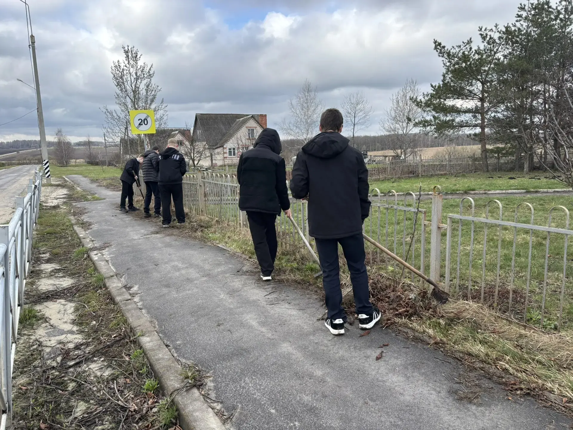 🌍В МБОУ "Плосковская ООШ" состоялся традиционный субботник, который объединил коллекти...