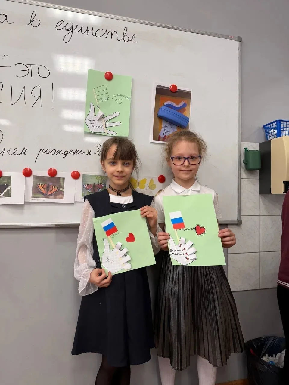 🏫 В нашей Школе прошли тематические мастер‑классы, приуроченные ко Дню воссоединения Крыма с Россией