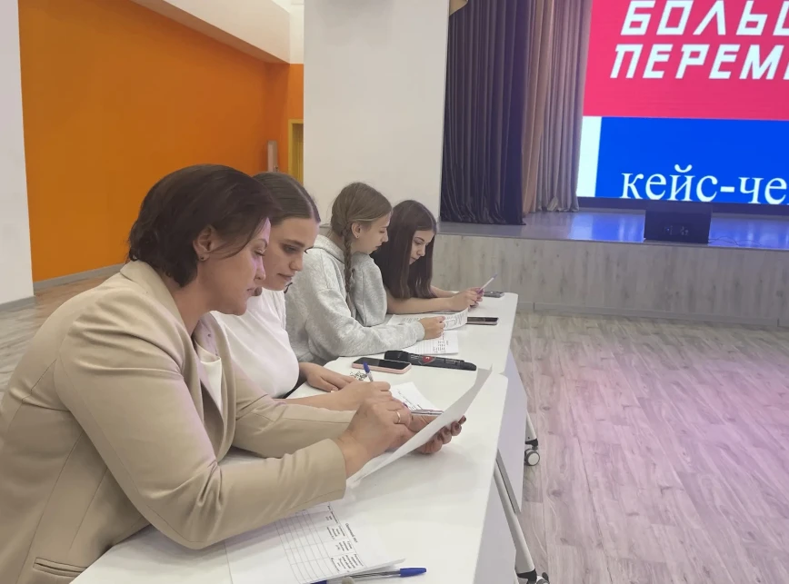 🚀 «Гонка за лидером» среди 8х классов: финал интригует! Победителей узнаем уже в понедельник Сегодня