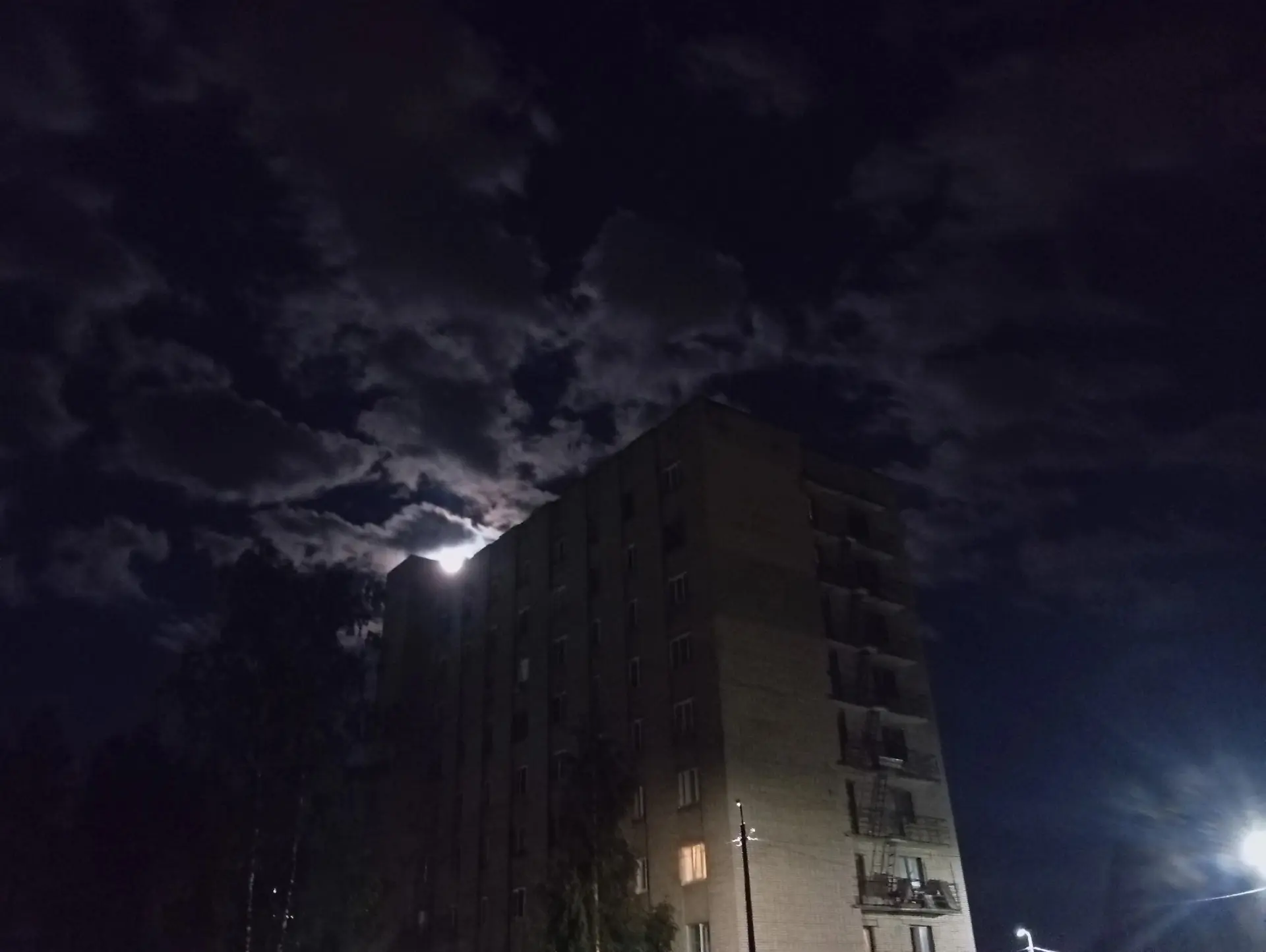 Тихвинцы, какие, по вашему мнению, самые темные дворы нашего города, где не хватает осв...