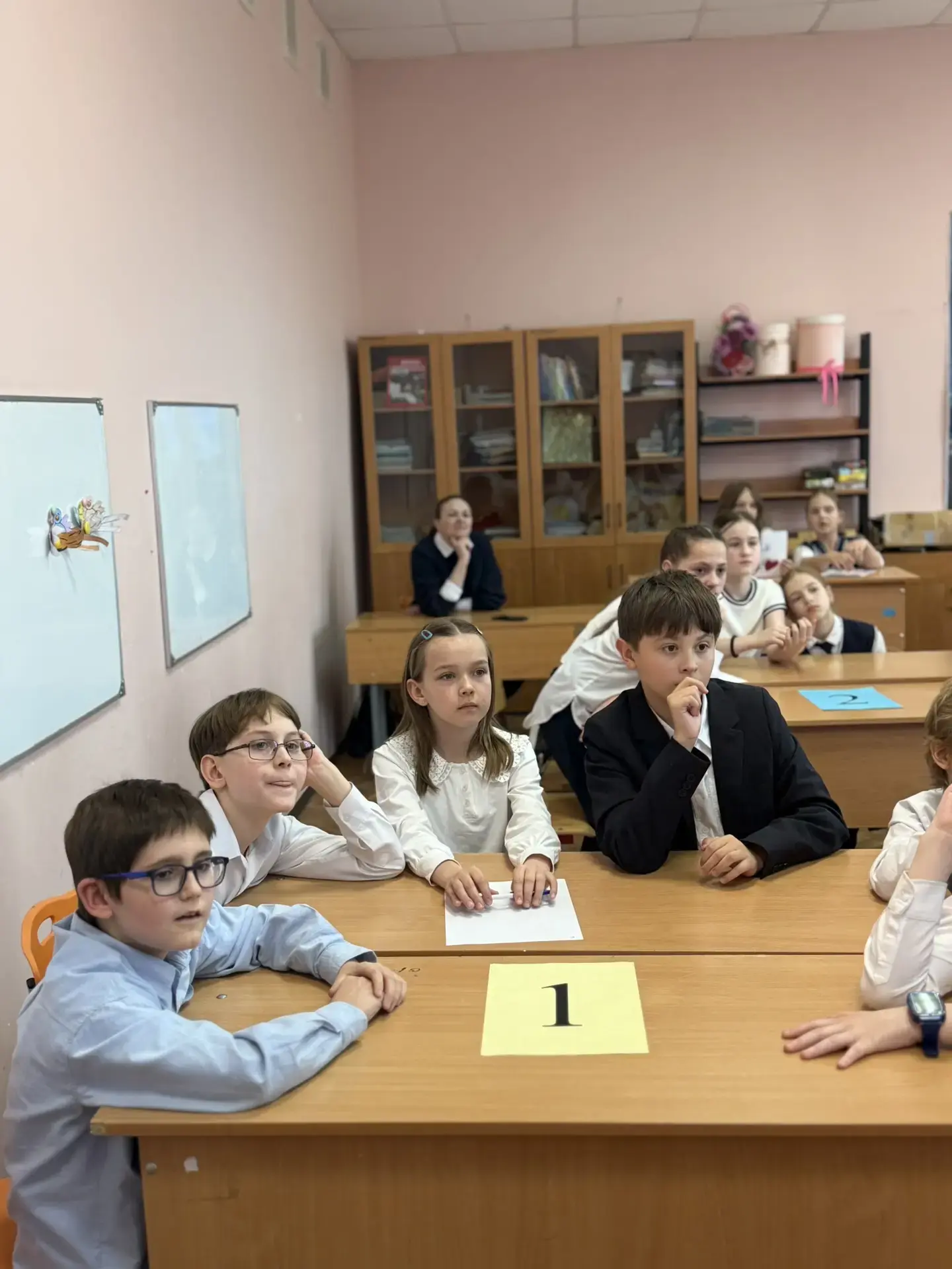 🧠 Кто сказал, что о здоровье нельзя говорить интересно?  ✨ Вчера в школе прошла игра «Брейн-ринг» на