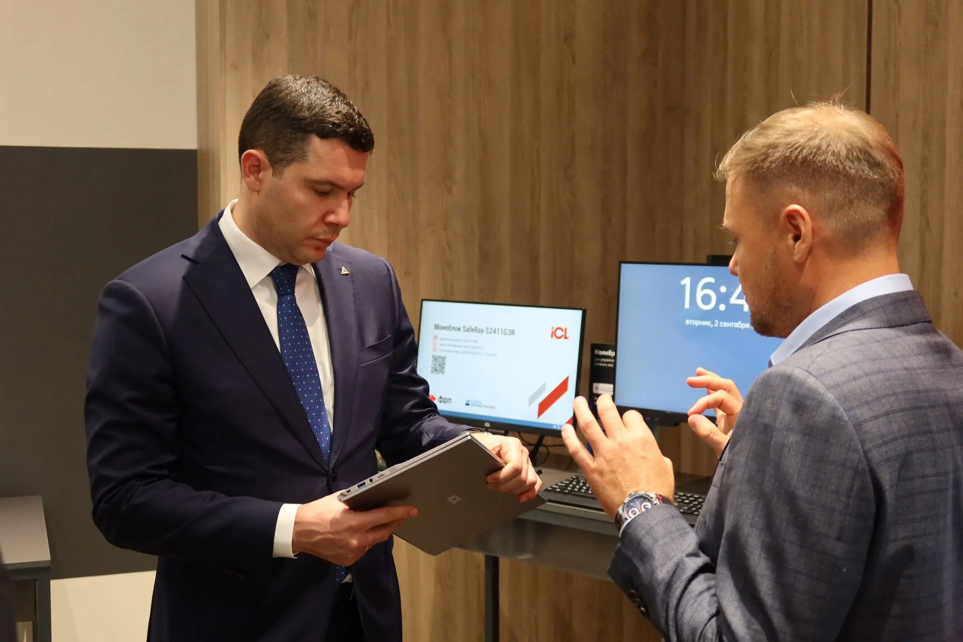 ICL и OSiO все чаще называют альтернативой ушедшим брендам компьютерной техники в России

Глава Минп