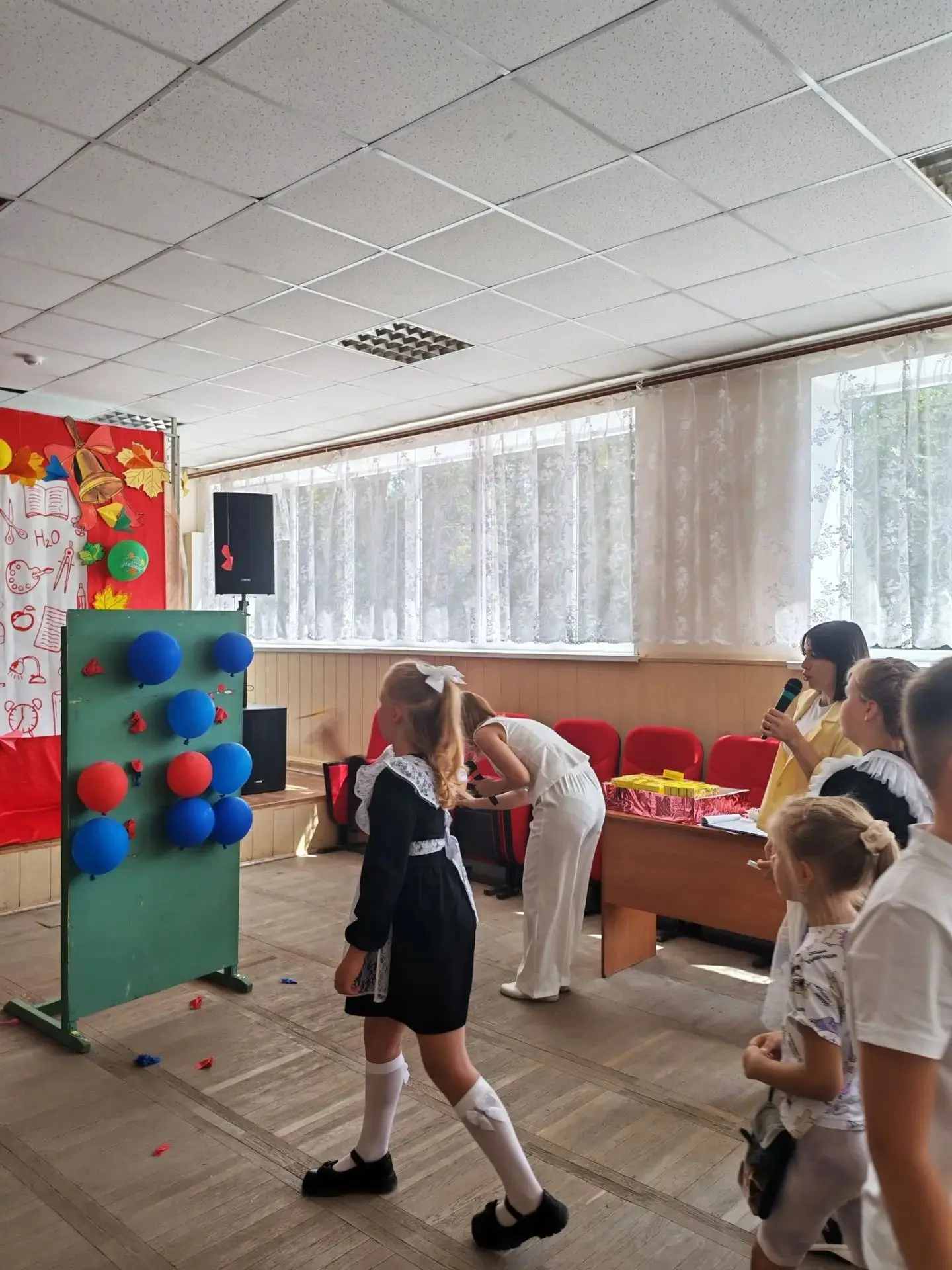 Конкурсно-игровая программа, посвящённая Дню знаний, «Звенит звонок на удивительный урок»