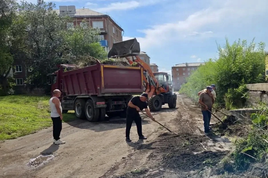 В непростой экономической ситуации находим возможность ремонтировать дороги.

Всего в этот дорожный 