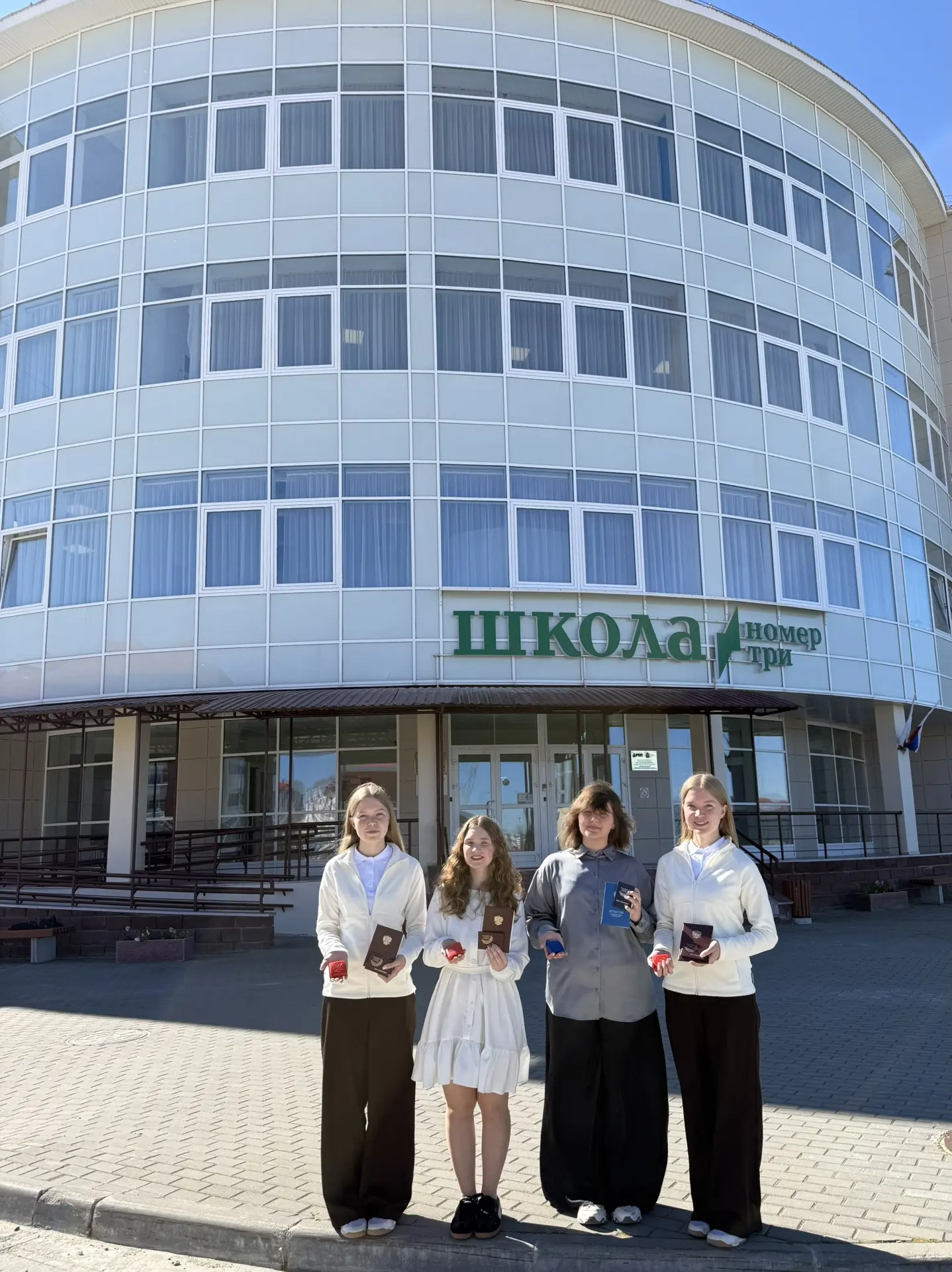 Вот они, наши красавицы, отличницы, медалистки!!!