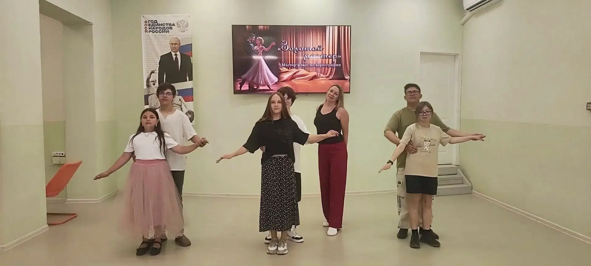 ✨ Летний марафон творчества в Доме культуры «Дружба» официально открыт

В зале звучала волшебная муз