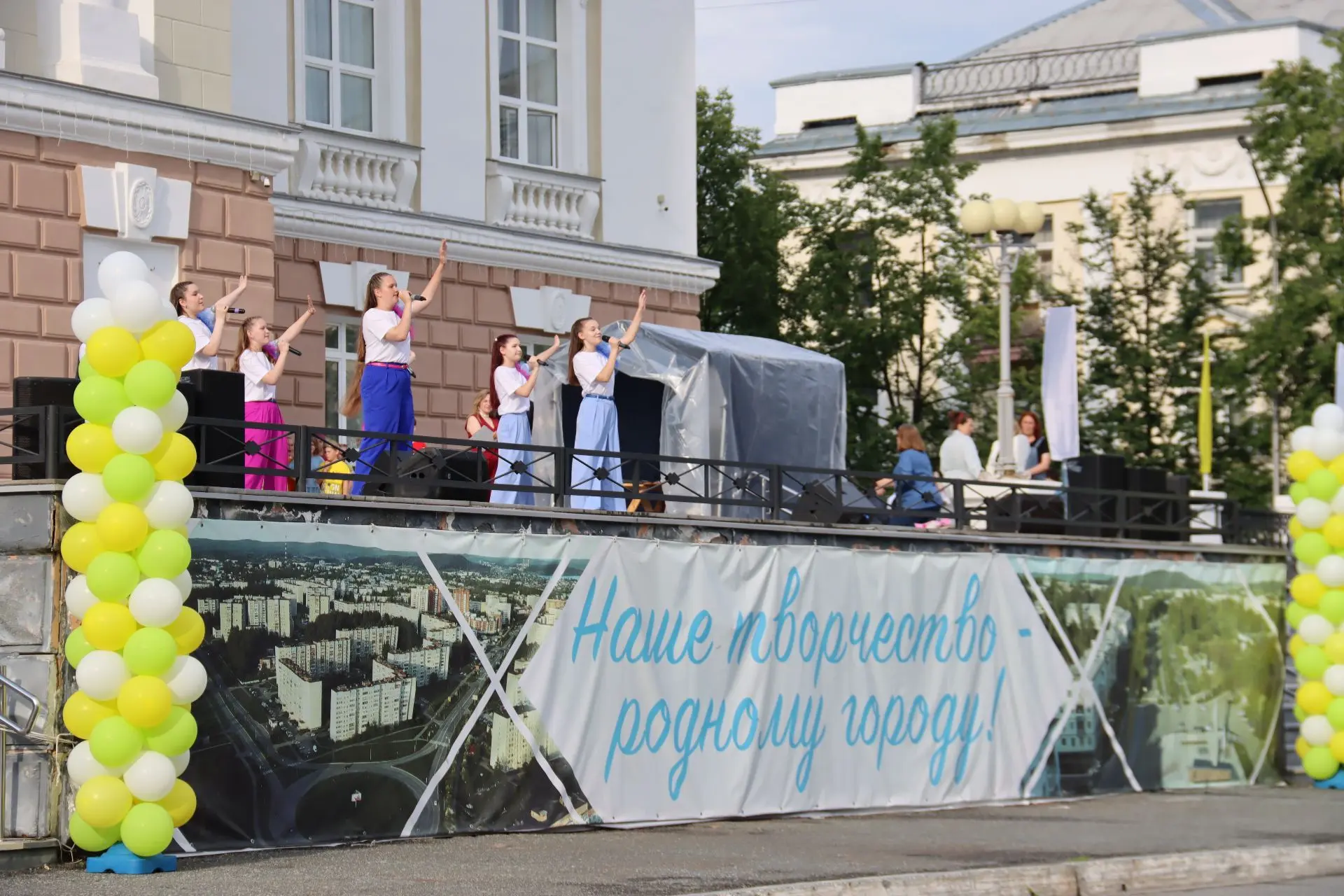 С Днём рождения, Лесной! С Днём рождения, комбинат!

Сегодня наш город и комбинат отметили День рожд