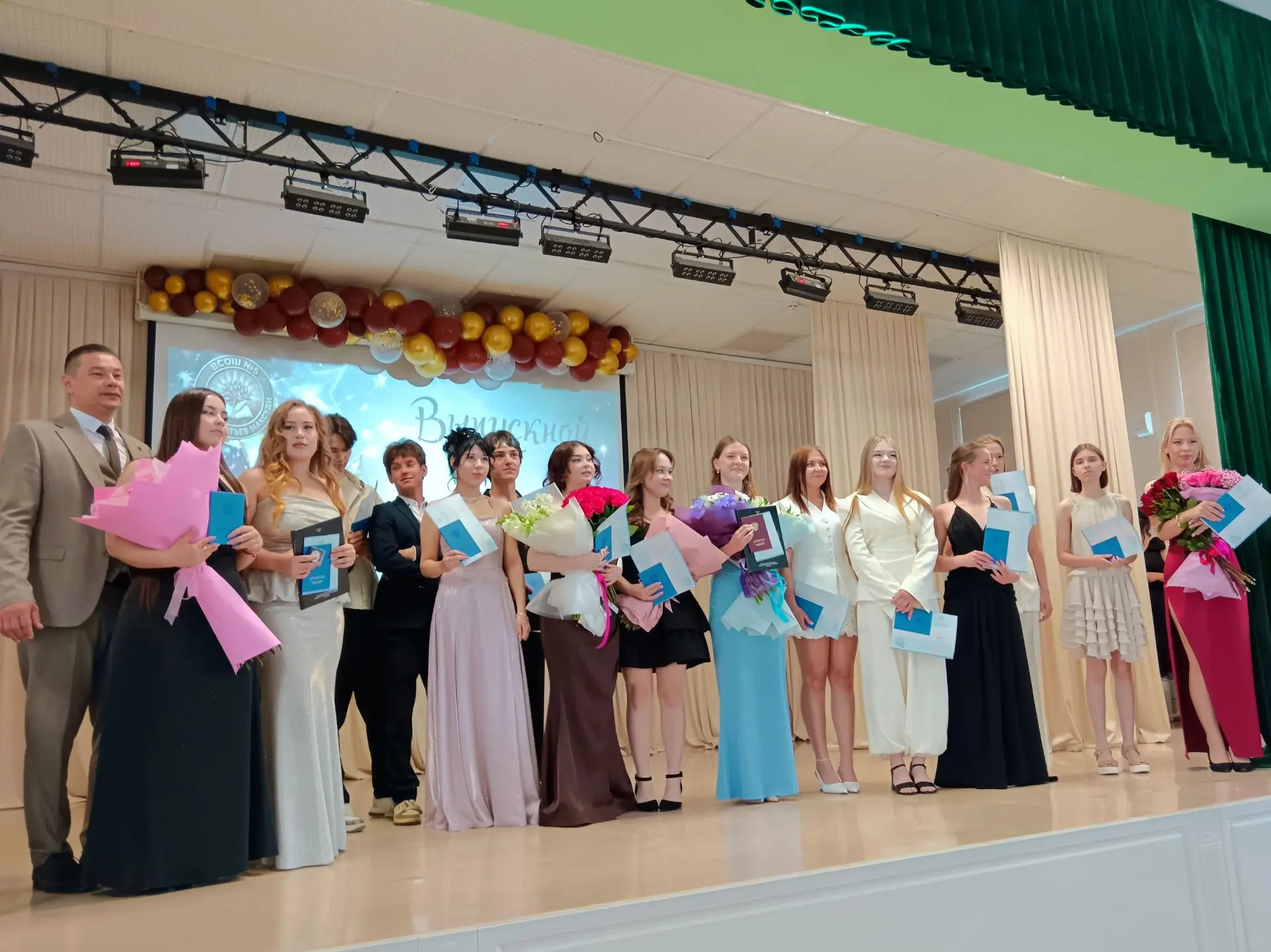 ✨ Кадерле чыгарылыш сыйныф укучыларыбыз! ✨

Күптән түгел генә, курку катыш кызыксыну белән, мәктәп б