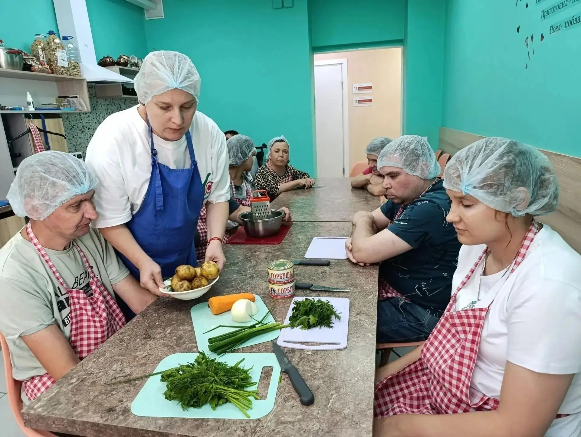 🫕На «Учебной кухне» центра соцобслуживания населения Балаковского района приготовили р...