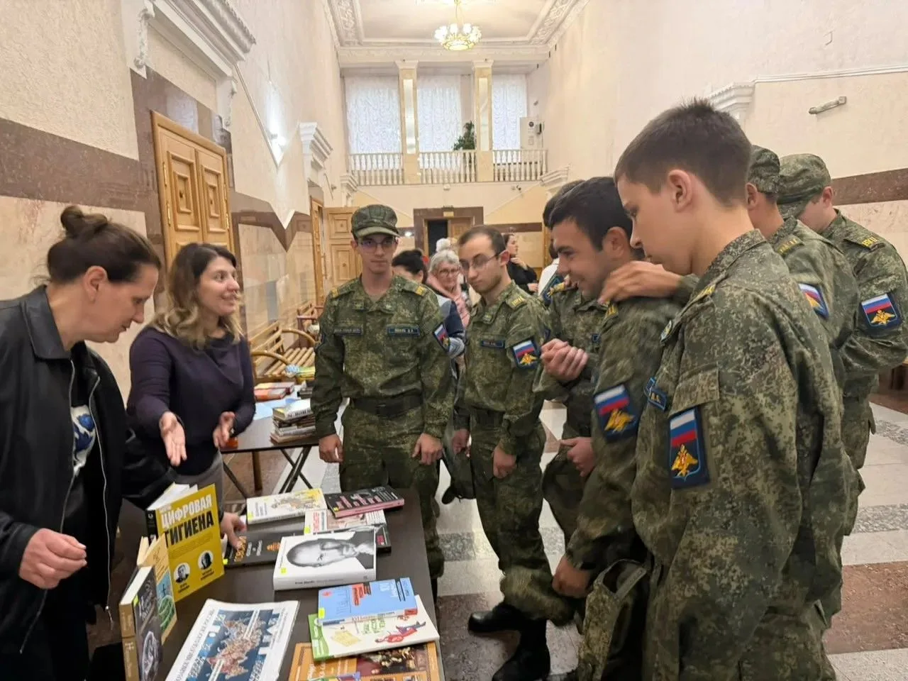 Библиотекарь провела в ГДК «Гигант» беседу на тему «Интернет: история, настоящее и буду...