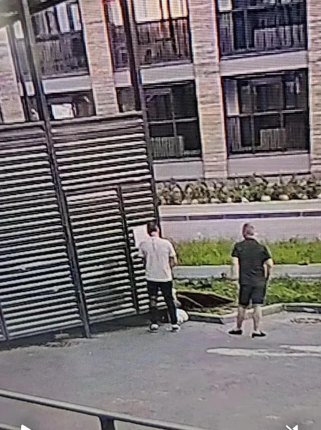 Уважаемые жители!

❗️Вчера по адресу ул. Тимошинина, д. 6 произошёл неприятный инцидент.

Группа взр