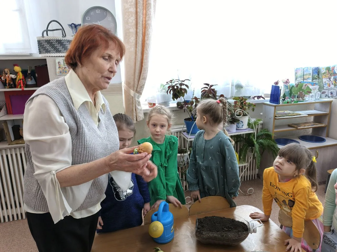 За окном еще холодно, а так хочется свежей зелени ,витаминов. Мы с ребятами старшей лог...
