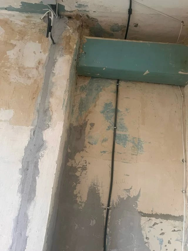 Срочно нужно зашить нишу и сделать закладные.