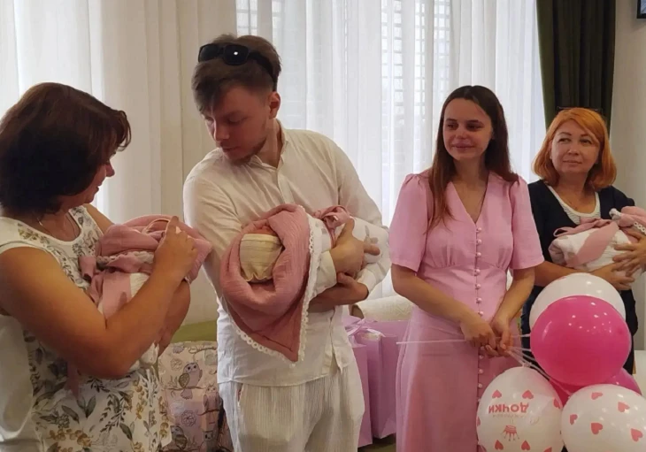 Маму первой в 2026 году тройни сегодня, 31 июля, выписали домой из Перинатального центра №2. Напомни