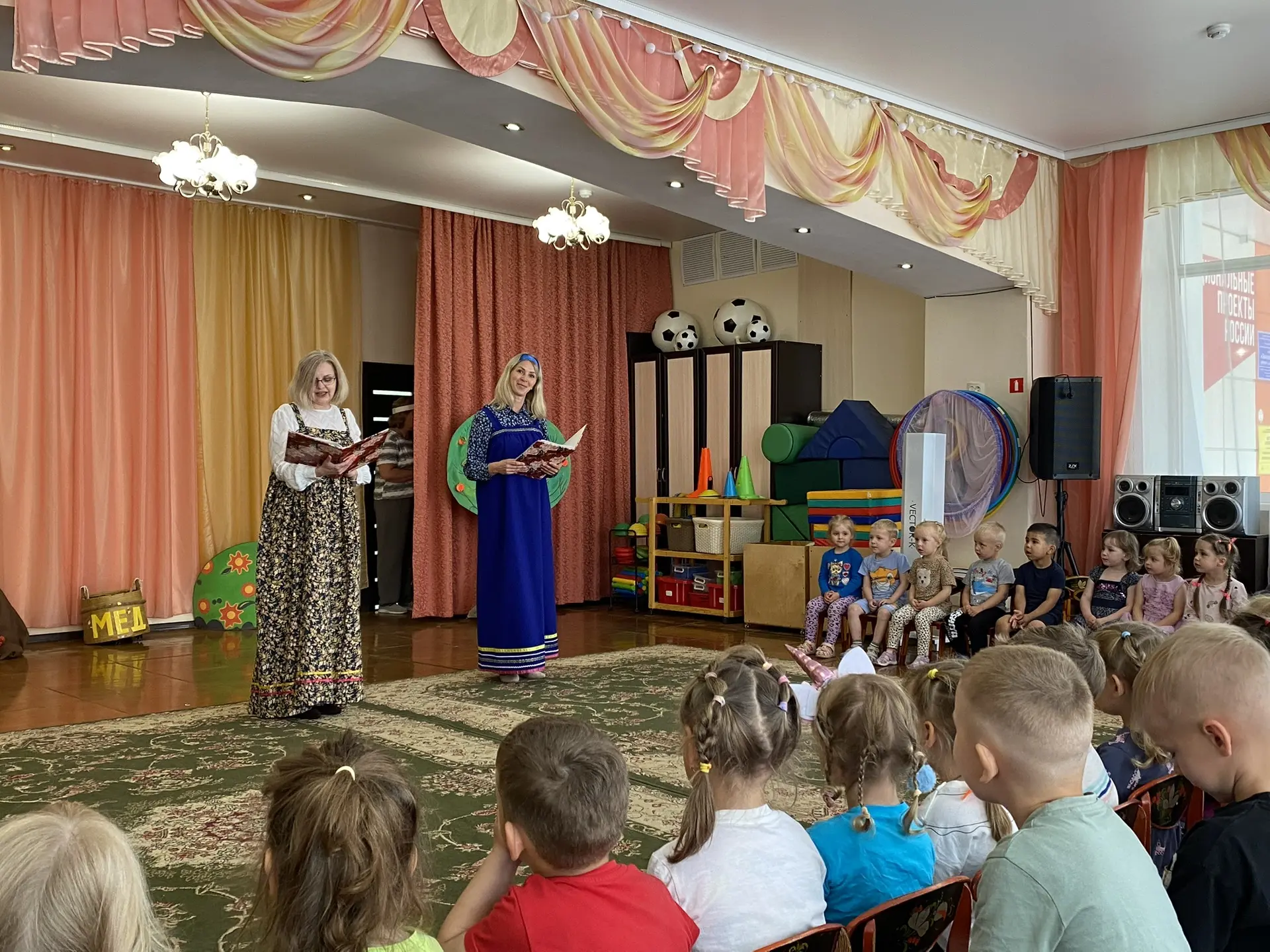 В рамках плана мероприятий Года единства народов России в нашем детском саду «Золотая р...