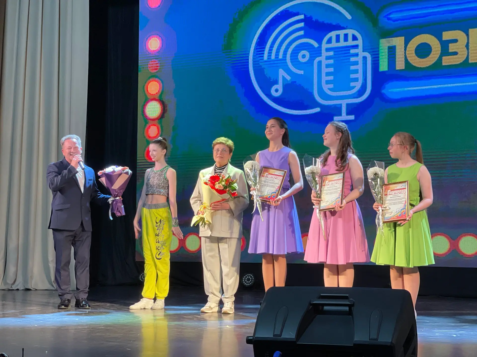 ✨🎶Образцовый художественный коллектив «Позитив» превратил отчётный концерт в яркий пря...
