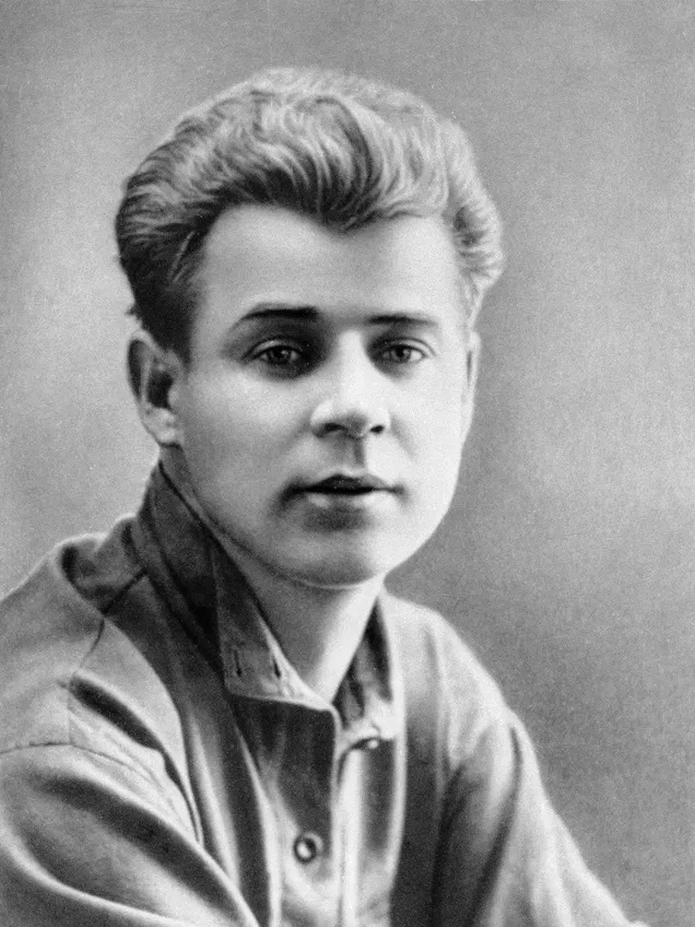 3 октября 1895 года родился литературный гений, человек, который очень точно и глубоко ...