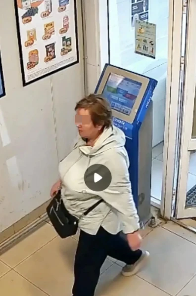 🚨 В Орехово-Зуеве женщина, по словам продавцов, ворует вещи и нападает на пытающихся е...