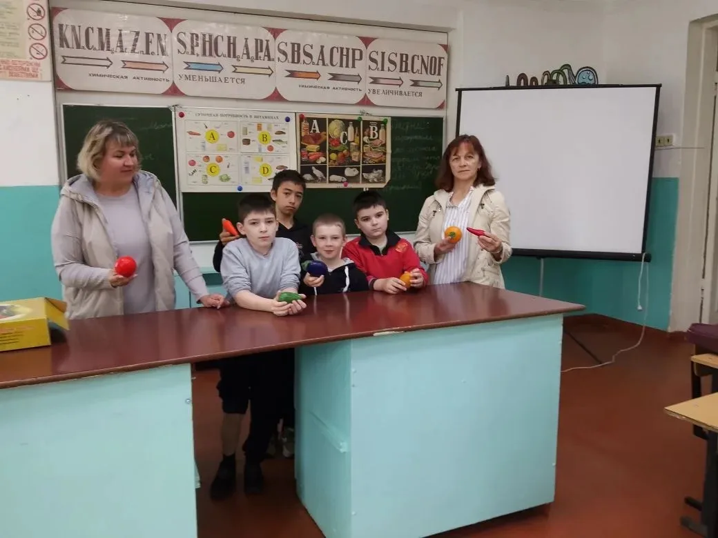Сегодня в ДОЛ "СОЛНЫШКО" школы с.Кашары День Витаминов, которые воспитанники лагеря пол...