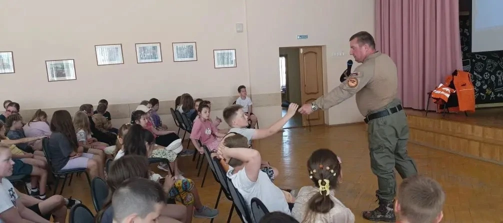 В лагерь приезжал представитель поисково‑спасательного отряда «ЛизаАлерт». Он увлекательно рассказал