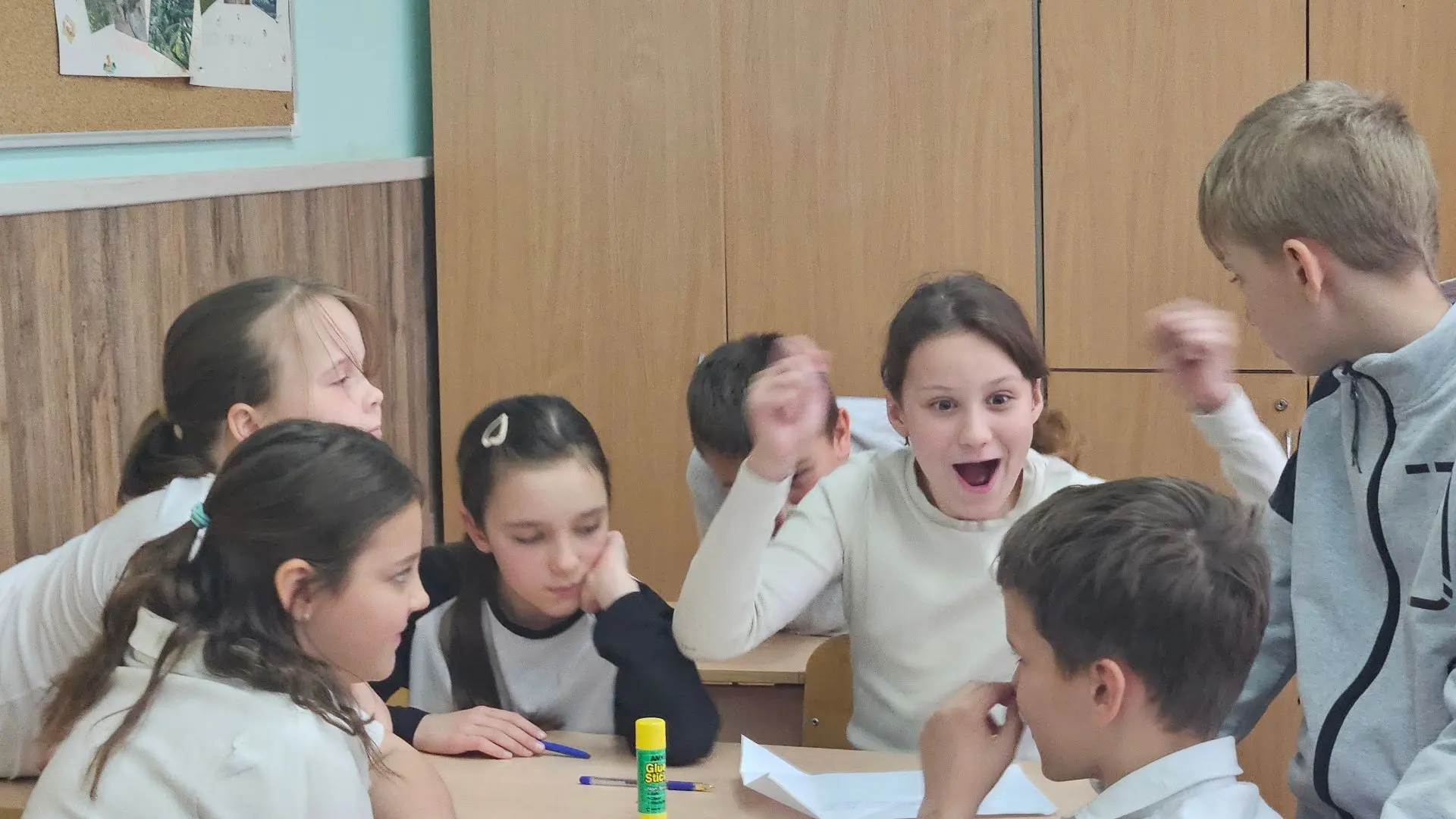 "БИБЛИОТЕКА"📚 - "ПАМЯТНЫЕ ДАТЫ"🔥  В актовом зале гимназии прошла литературная игра «Подвиг в строках