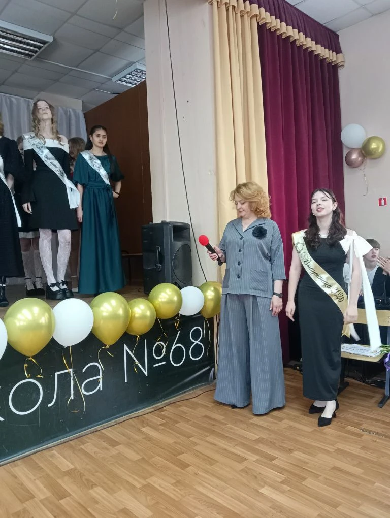 Вот и прошли последние звонки в 9 и 11 классах.🔔🔔🔔Очень грустно расставаться с ребят...
