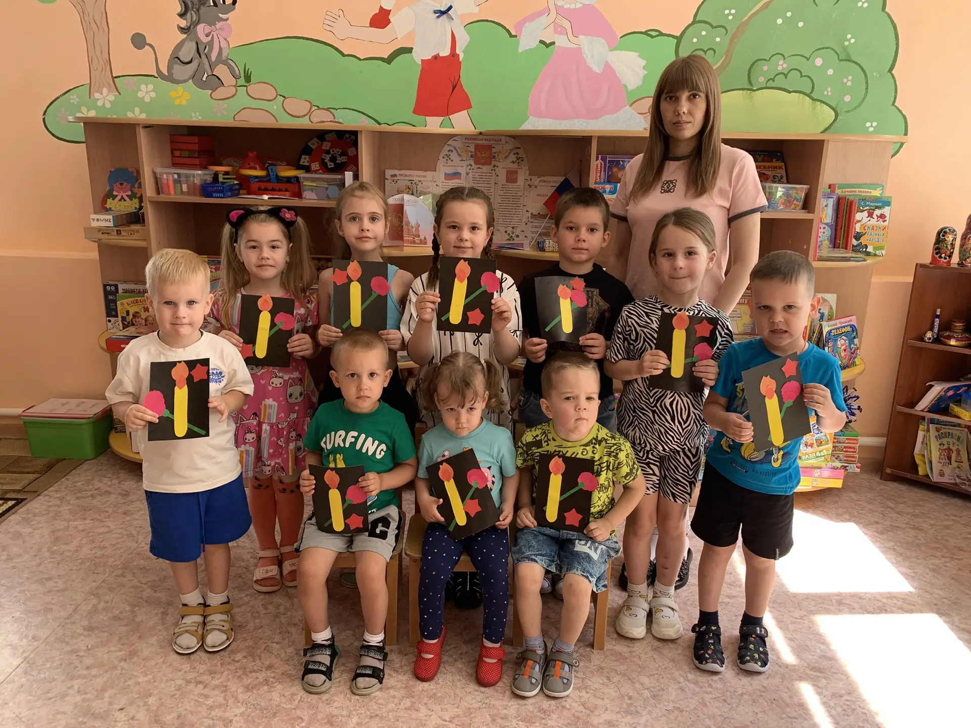 🕯️ Свеча памяти в детских ладошках

В преддверии Дня памяти и скорби наши воспитанники создали свои