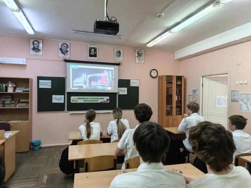 📚Сегодня в нашей школе прошли «Разговоры о важном» на тему «Ценности, которые нас объединяют».   📸Пр