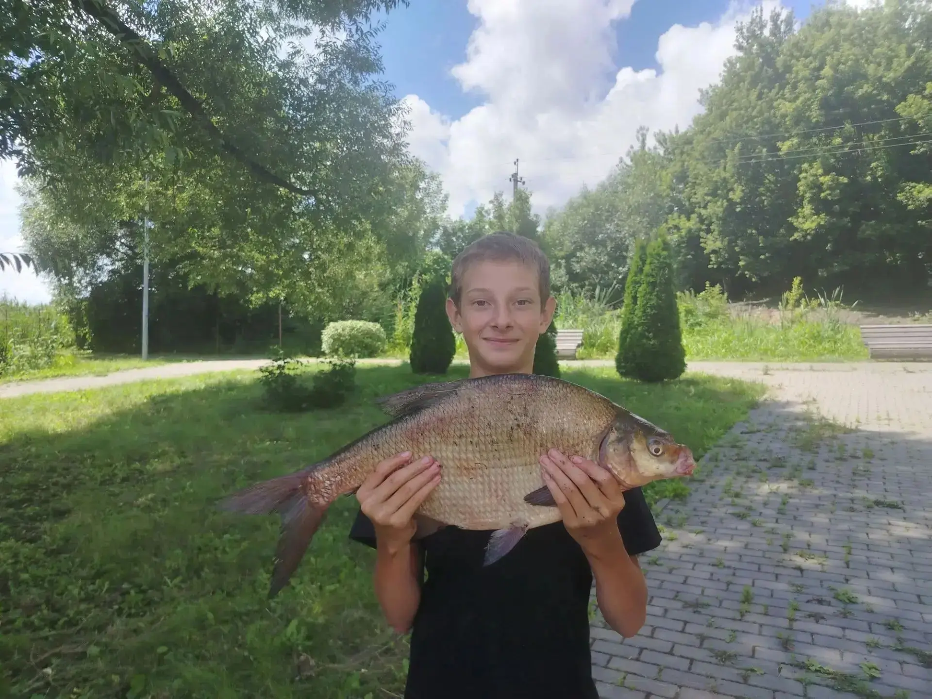 🎣 Лето с пользой: потрясающий улов Максима Березовского!

А как проходят ваши летние каникулы? Наши