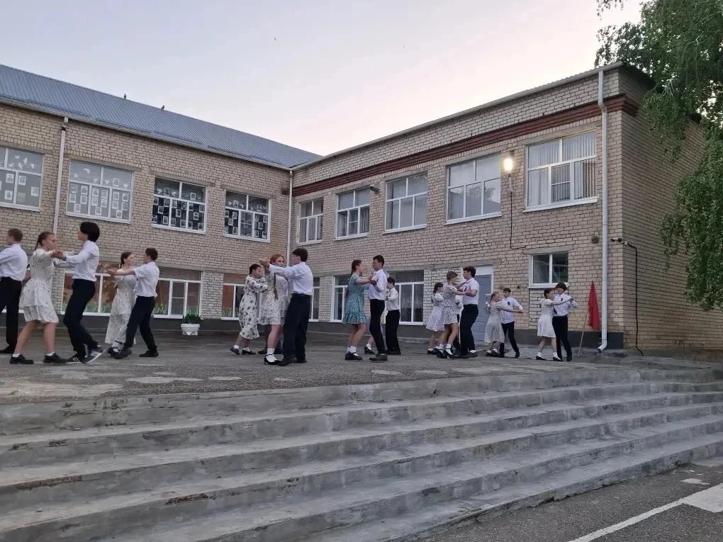 8 мая в МБОУ "СОШ №17" ст. Новомарьевской прошёл традиционный фестиваль фронтовой песни «Песни, опал