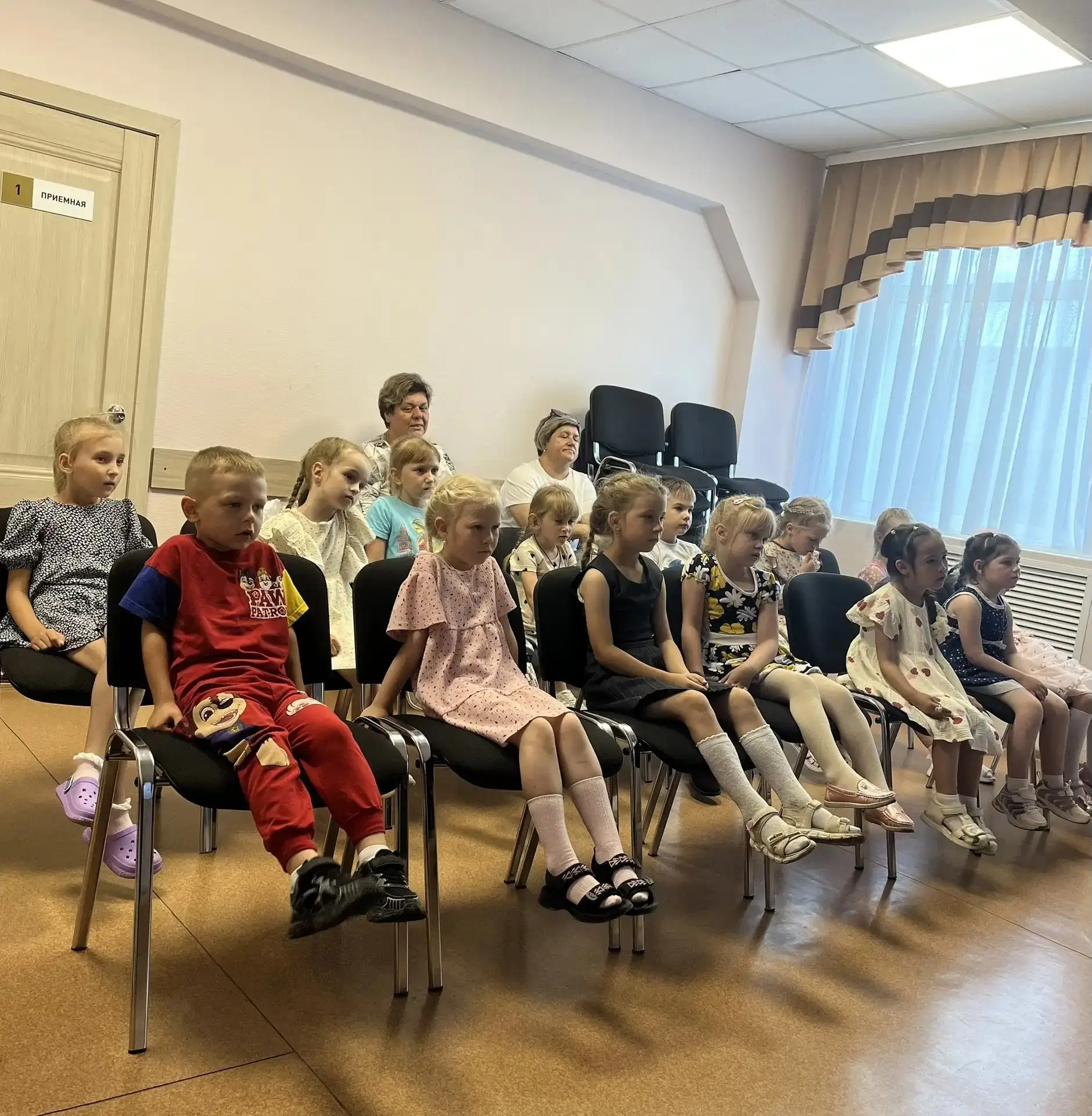 Сегодня в Таврической ДШИ вновь прошли мероприятия в рамках проекта "Волшебный мир искусства".  Дети