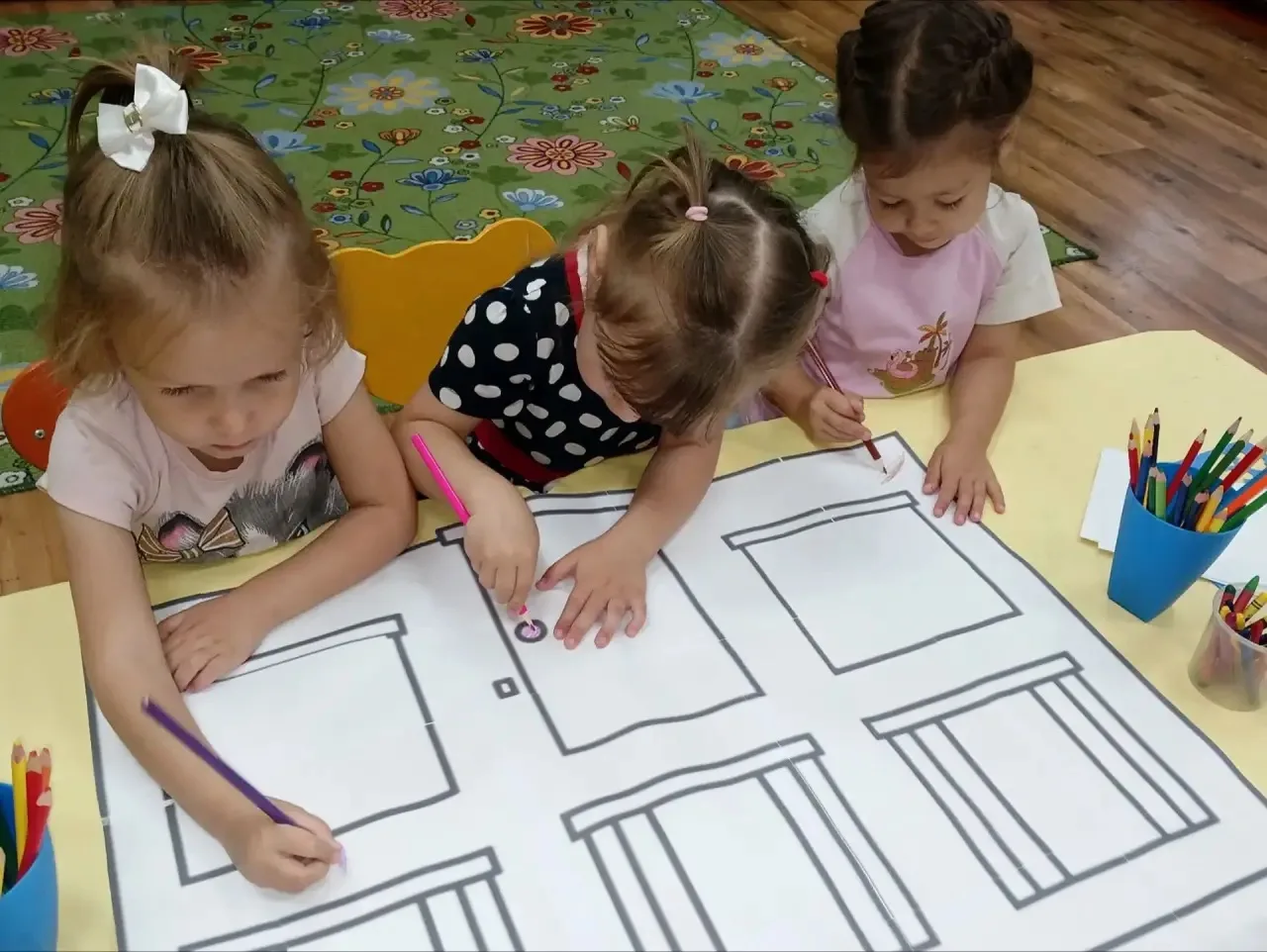 Коллективная работа «Наш детский сад» 🖍️✂️