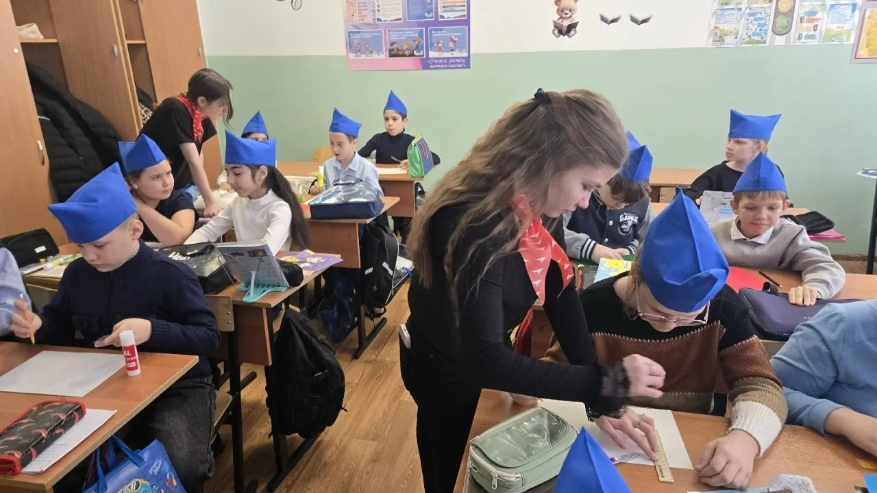🌟 24 февраля в 3 «В» классе прошло занятие «Орлёнок — Спортсмен»! 🌟 🛡️ В преддверии Дня защитника От