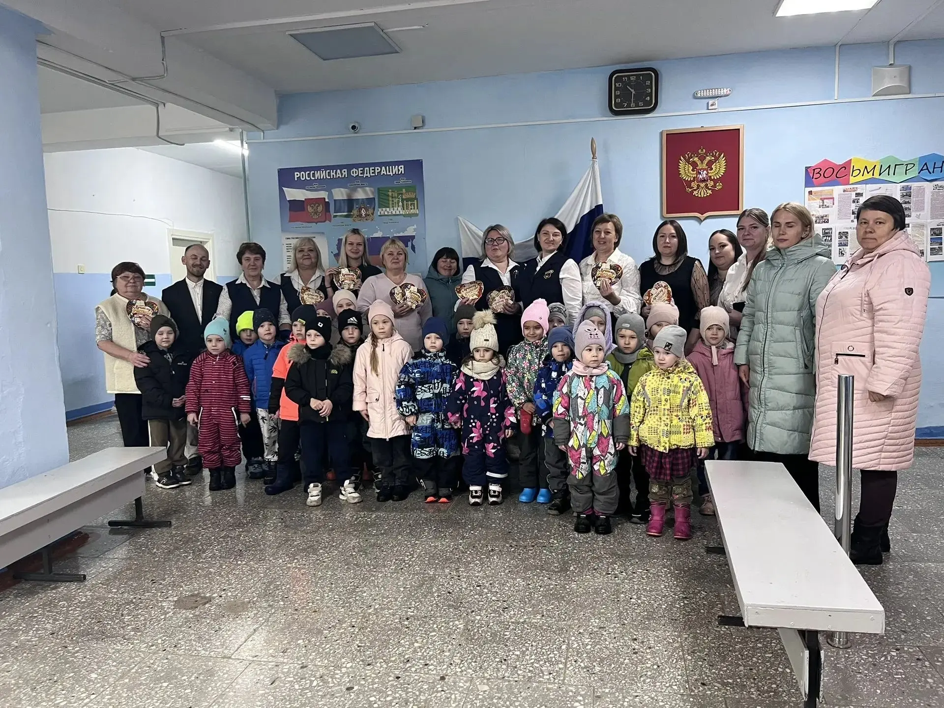 С Днём учителя поздравляют воспитанники детского сада №15