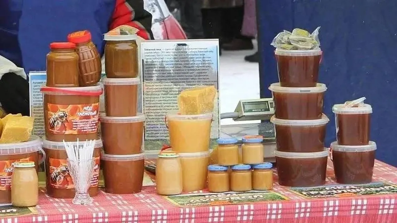 Яйца, мясо и мёд привезут на осеннюю ярмарку на площади Советов