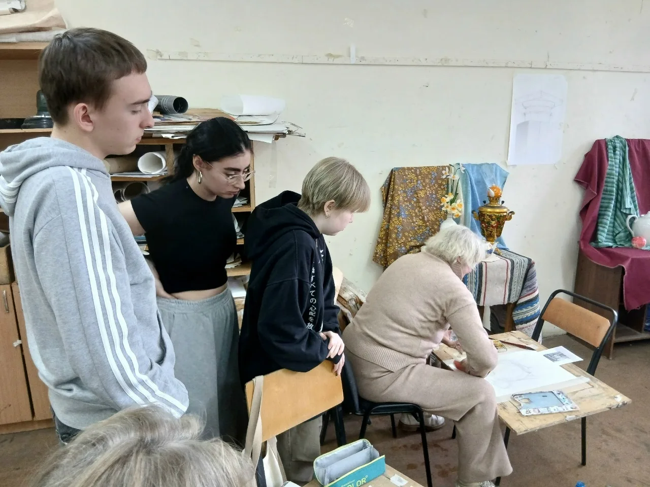 🎨 Постигая тонкости профессии  🔹 В Суздальском филиале СПбГИК преподаватель высшей категории Елена М