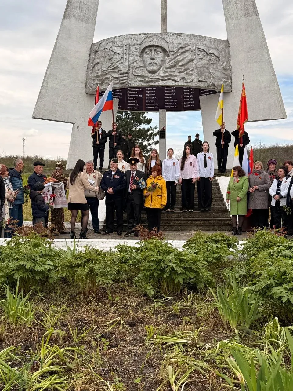 Сегодня , 6 мая , в преддверии Дня Победы , воспитанники нашего детского сада приняли участие в патр